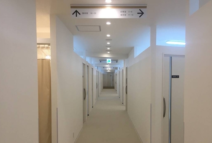 メンズリゼ 名古屋駅前院の施術室への廊下