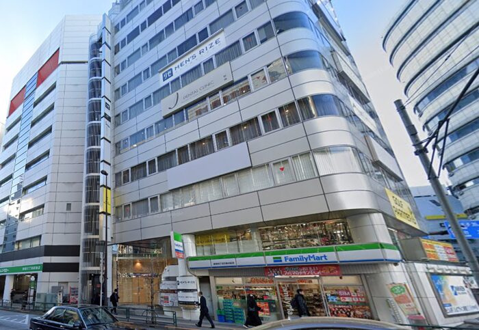 メンズリゼ 新宿南口院の建物