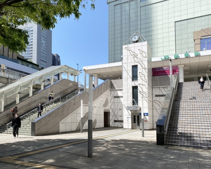 新宿駅東南口広場